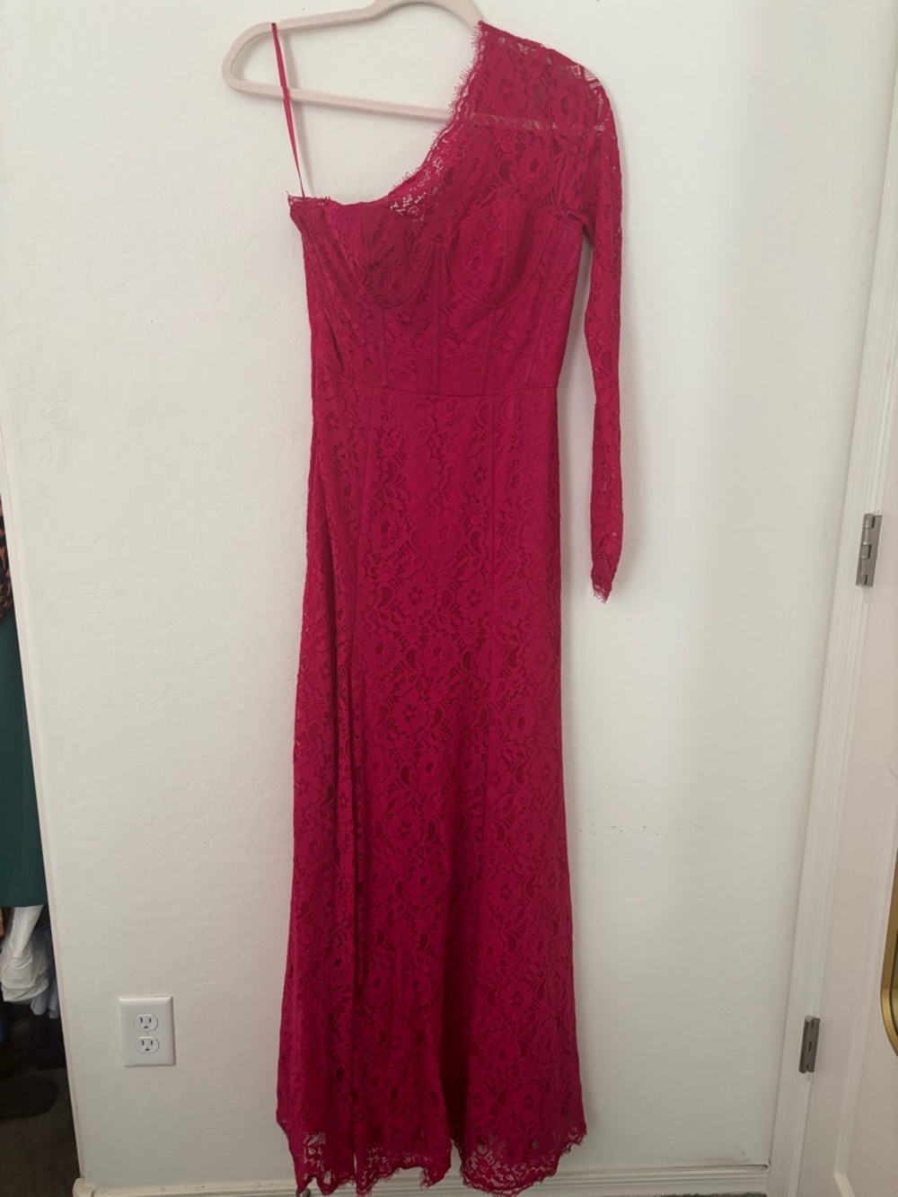 BCBGMAXAZRIA Size 2 Fuchsia Lace One Shoulder Gown Formal Dress